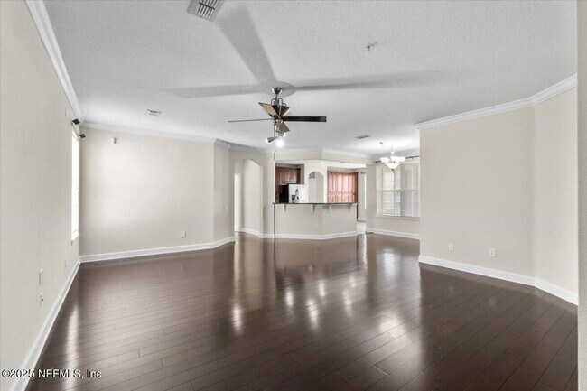 Foto del edificio - 4480 Deerwood Lake Pkwy