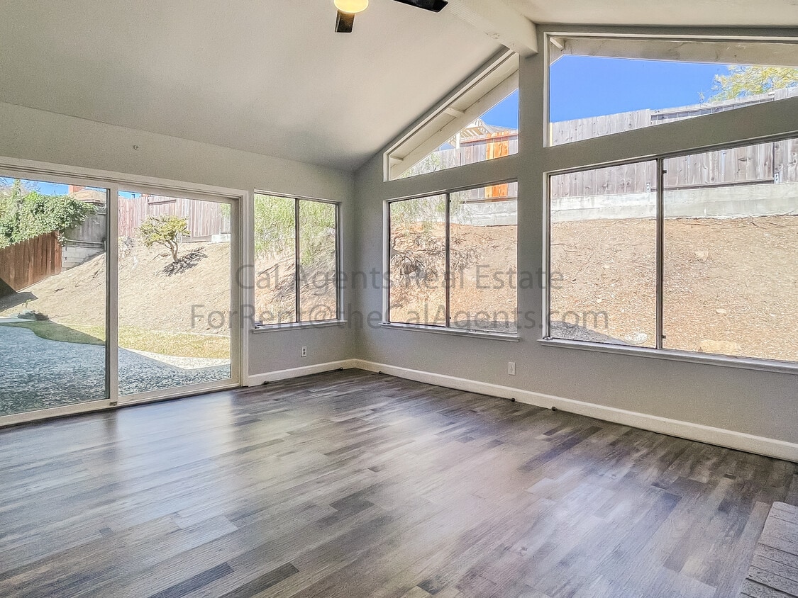 Primary Photo - 3600 Siskiyou Ct
