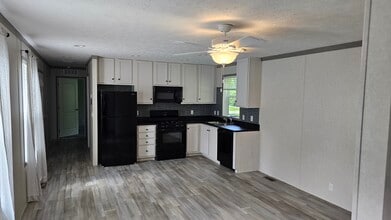 Building Photo - 3221 Butternut Ln