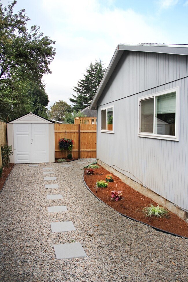 Building Photo - 5334 SE 92nd Ave