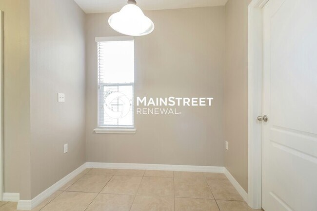 Foto del edificio - 4 Bedroom Pet-Friendly Home in Kissimmee, FL with Main Street Renewal