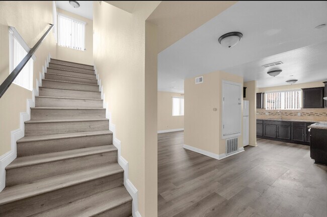 Foto del edificio - 343 E 37th St