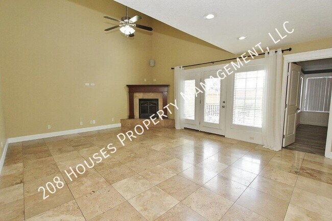 Building Photo - Immaculate Townhouse in Pepperwood Estates