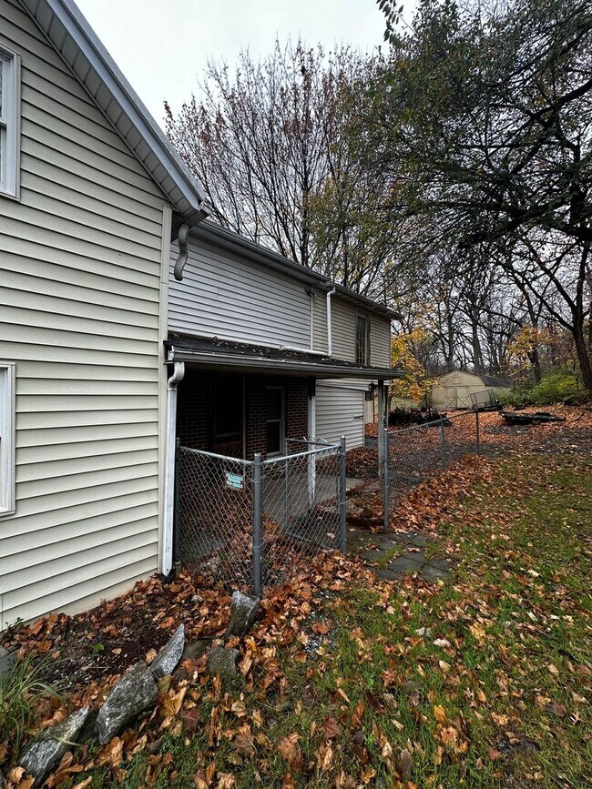 Foto del edificio - Handyman Special! Rent or Rent-to-Own – 3 Bedroom, 2 Bath House with a Spacious Yard