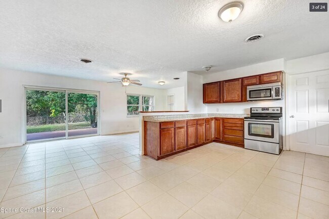 Building Photo - 2016 Rollins Dr