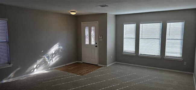Foto del edificio - 3037 Bradford Park Dr