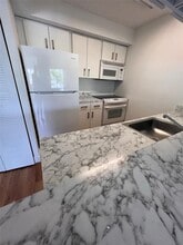 Building Photo - 5612 Rock Island Rd