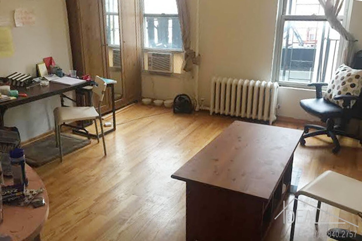 Primary Photo - 261 10th St