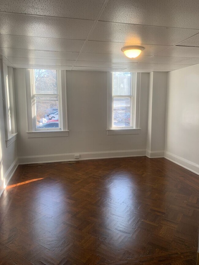 Building Photo - Spacious 2 Bedroom in Downtown-York City SD