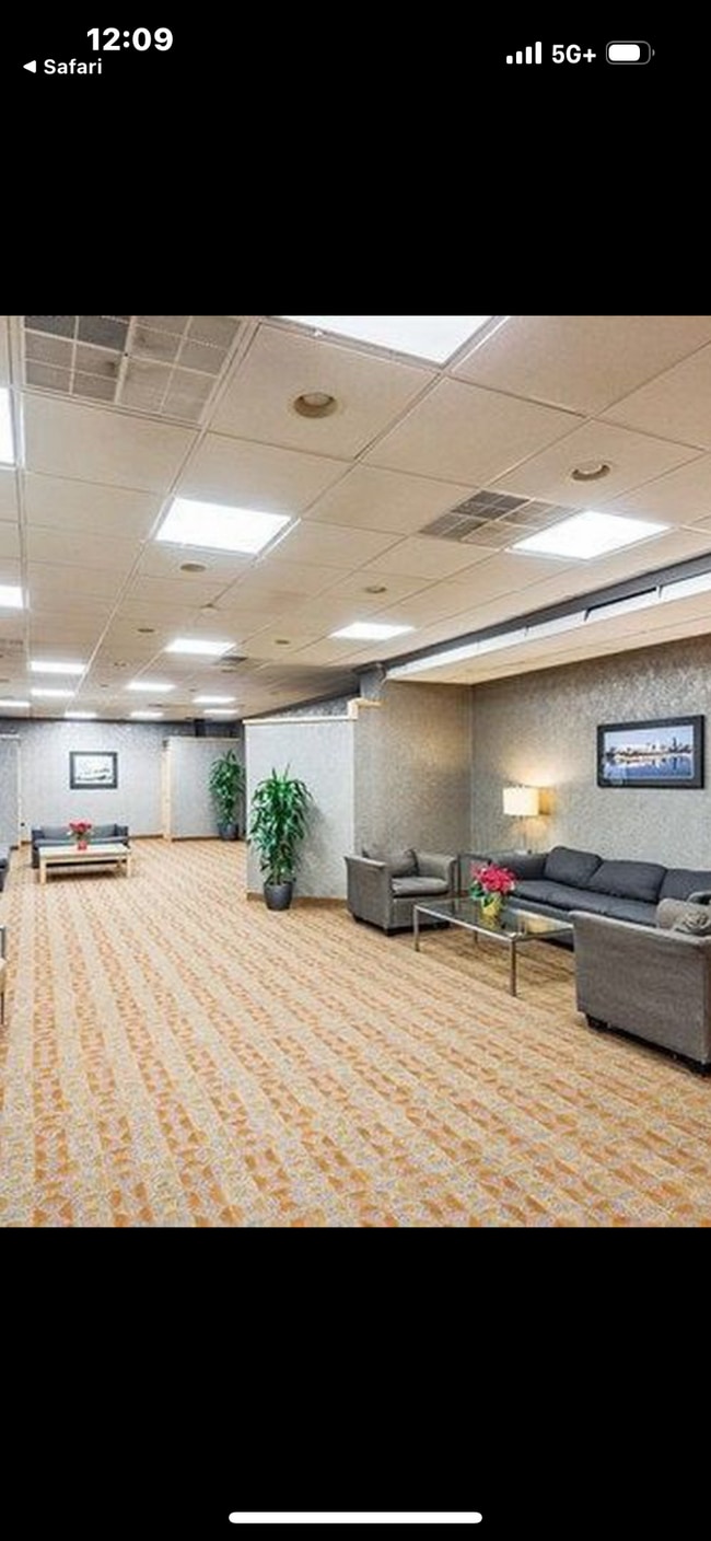 Foto del edificio - 5100 N Marine Dr