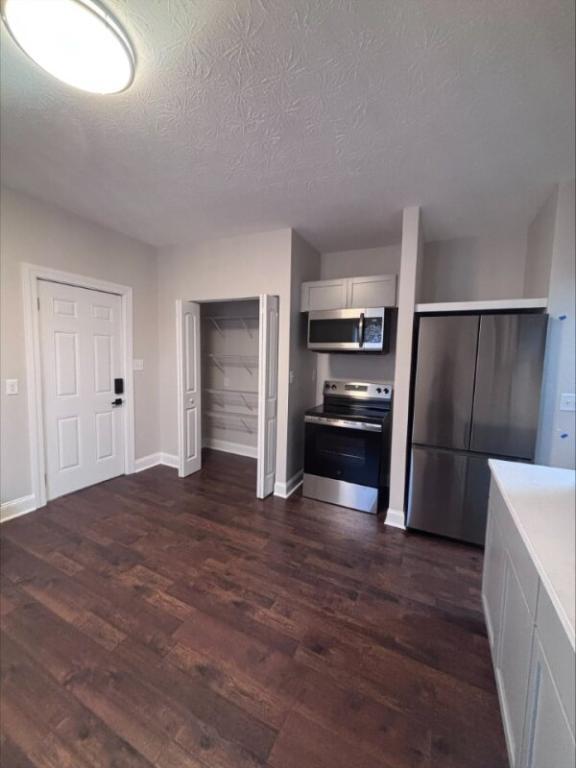 Foto del edificio - 106 E College Ave