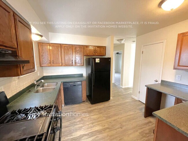 Building Photo - 378 S 24th Ave