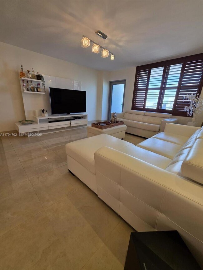 Foto del edificio - 9225 Collins Ave