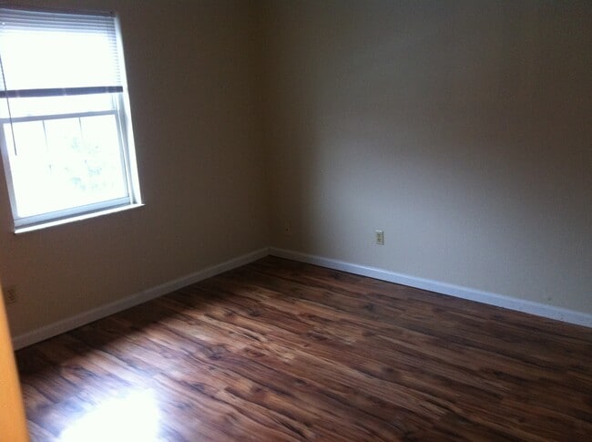 Building Photo - 1070 Cedargate Dr