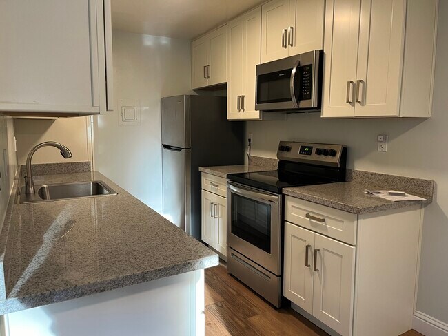 Foto del edificio - 2462 W Bayshore Rd