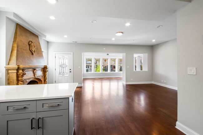 Building Photo - 4637 N Dover St