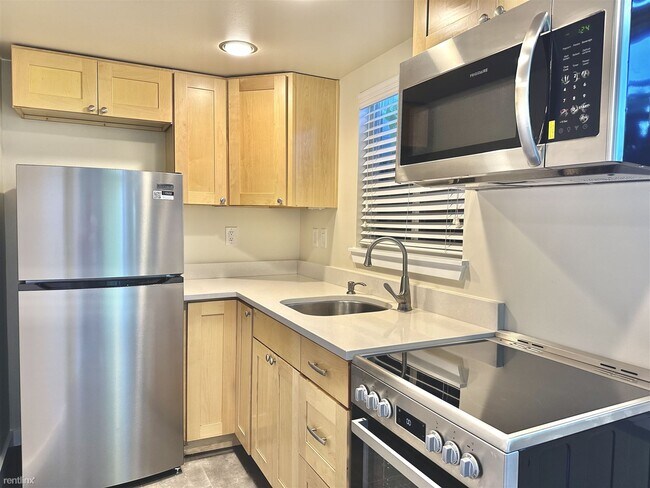 Foto del edificio - 1 br, 1 bath 4plex - 6111 8th Avenue North...