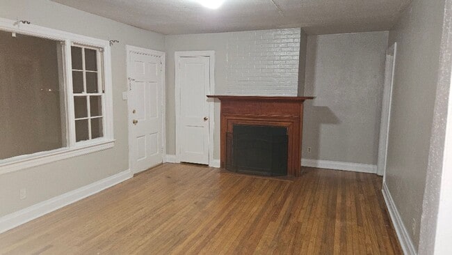 Building Photo - 3 bed 2 bath Home for rent