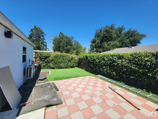 Building Photo - 10435 Las Lunitas Ave