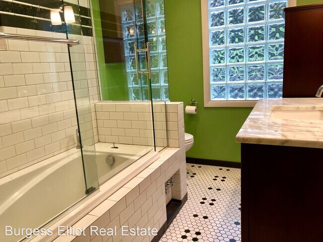 Foto del edificio - 4 br, 2 bath House - 6734 E Burnside St
