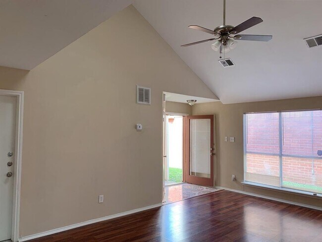 Foto del edificio - 5922 Cinnamon Creek Cir