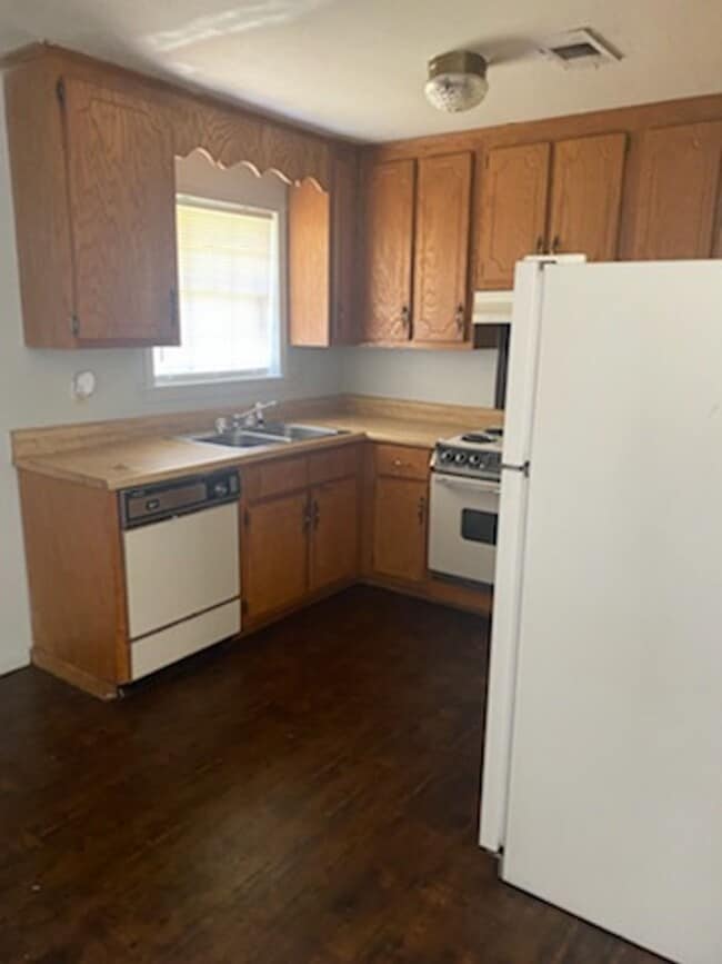 Building Photo - Monthly Paid Rent