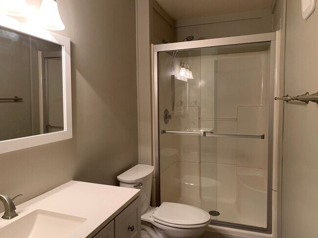 Foto del edificio - *Available June! * Beautiful 3 bedroom, 1 ...