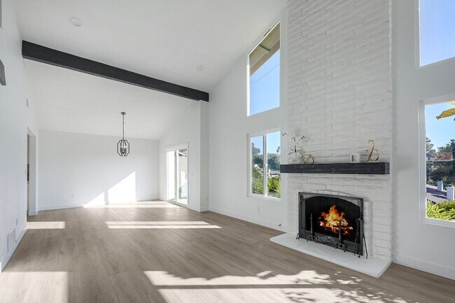 Foto del edificio - Beautifully remodeled single-story home in the heart of Solana Beach!