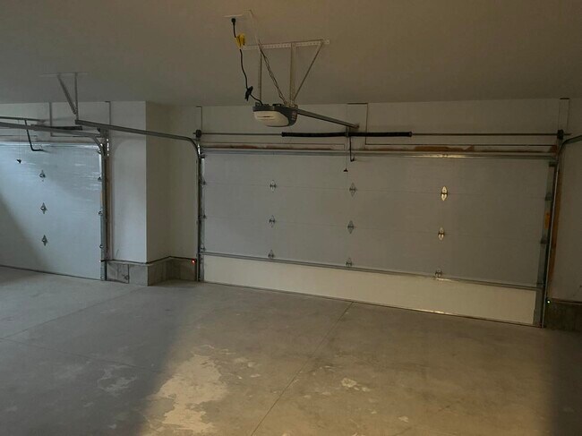 Building Photo - 4405 SE Oak Bend Dr