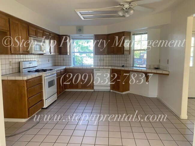 Foto del edificio - Welcoming and Spacious 3 Bedroom 2.5 Bathroom Home in Sonora!