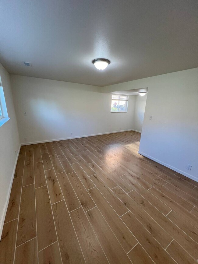 Living room - 1302 N 190 E