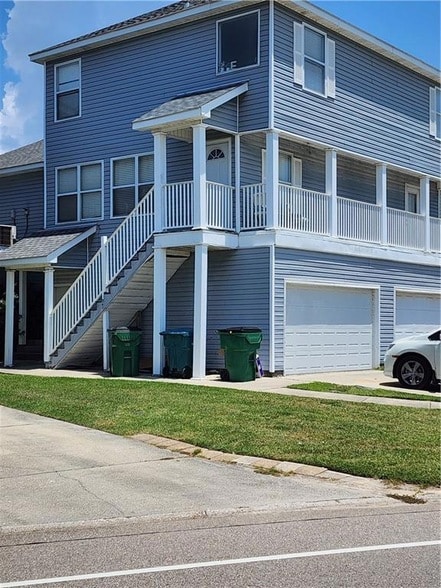 Building Photo - 870 Marina Dr