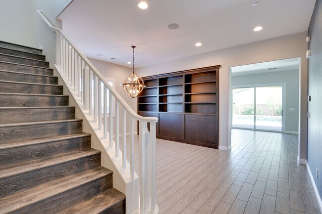 Foto del edificio - **Luxury 5 Bedroom Pool Home for Rent in Inspirada | Nearly 4,000 Sq Ft on Corner Lot**