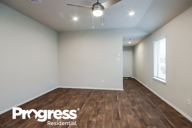Building Photo - 2326 Pettingell Way