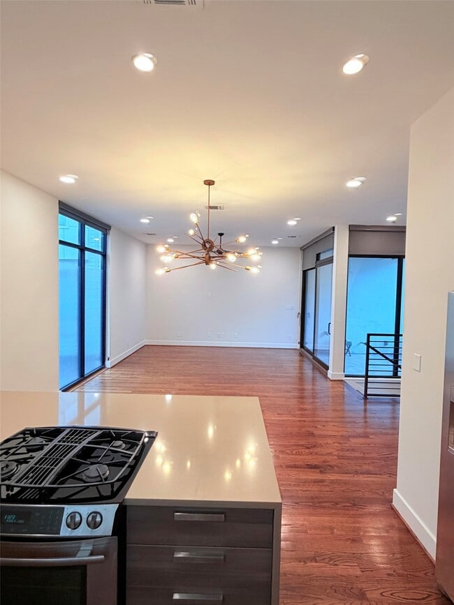 Building Photo - 2322 Camden Dr
