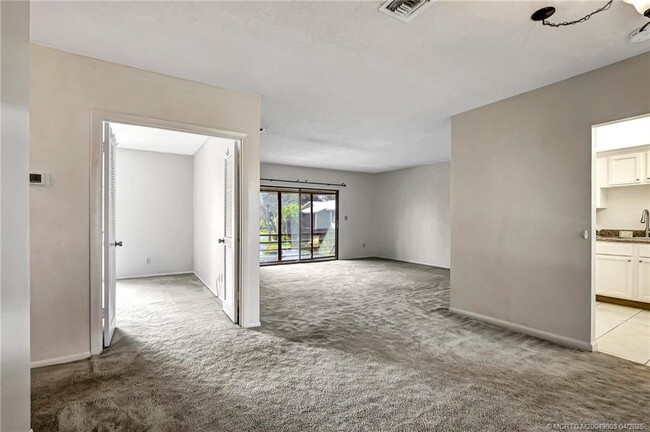 Foto del edificio - 800 NW Fork Rd