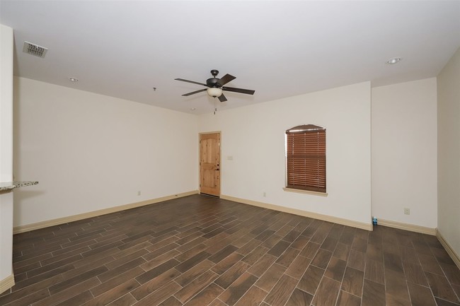 Building Photo - 8216 Casa Verde Rd