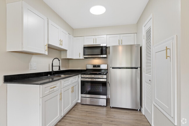 2BR, 1BA - 850SF - Kitchen - Ava Dearborn Heights