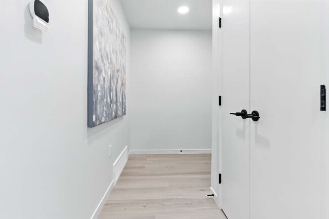 Building Photo - 7462 Klapstein Cres SW