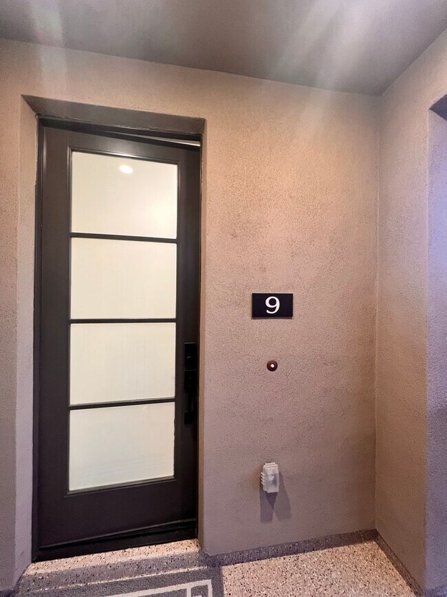 Building Photo - 2121 W Sonoran Desert Dr