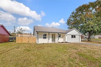 Building Photo - 10027 Valley Sun Dr