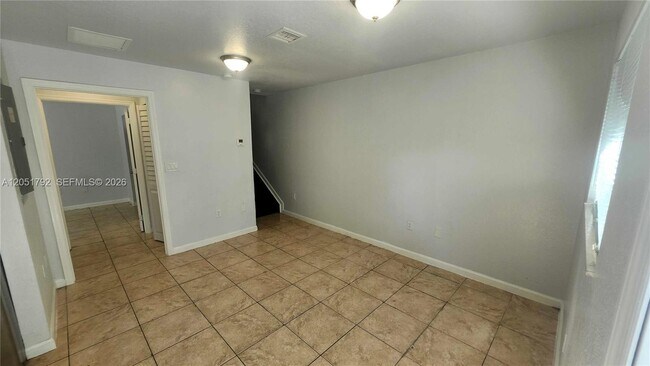 Building Photo - 14004 NE 2nd Ave