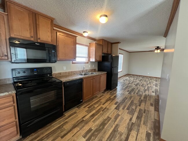 Building Photo - 143 Smokey Hill River Ct