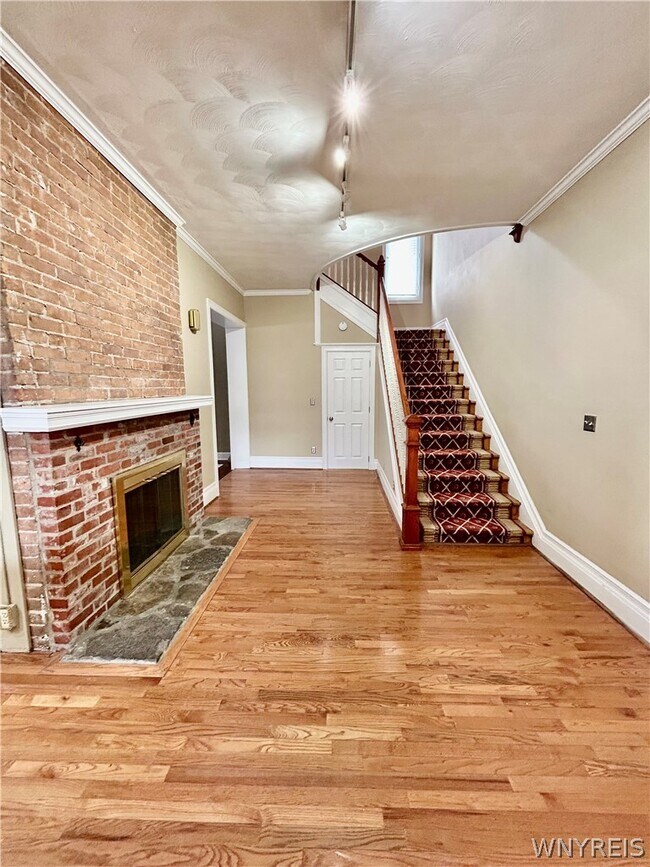 Building Photo - 38 Oakland Pl