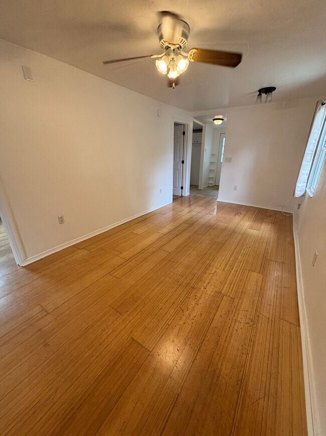 Foto del edificio - 3 bedroom 1 bath home in Sarasota