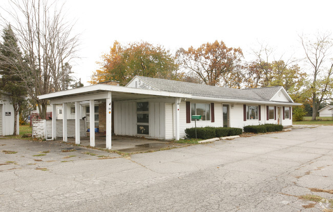 Building Photo - Robin Hood Estates