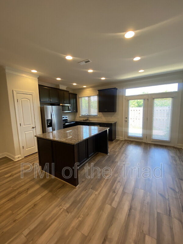 Foto del edificio - 3835 Thistleberry Rd