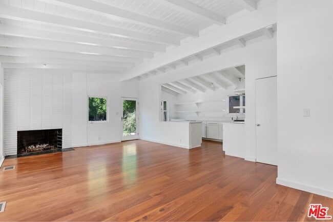 Building Photo - 1542 Marmont Ave
