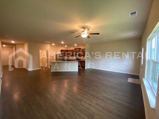 Building Photo - Home for rent in Springville! SIGN A LEASE...