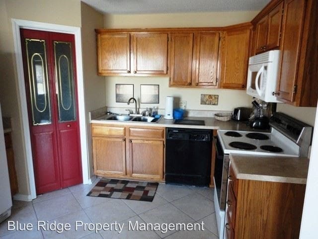 Building Photo - 3 br, 2 bath House - 200 Bell Flower Ct.